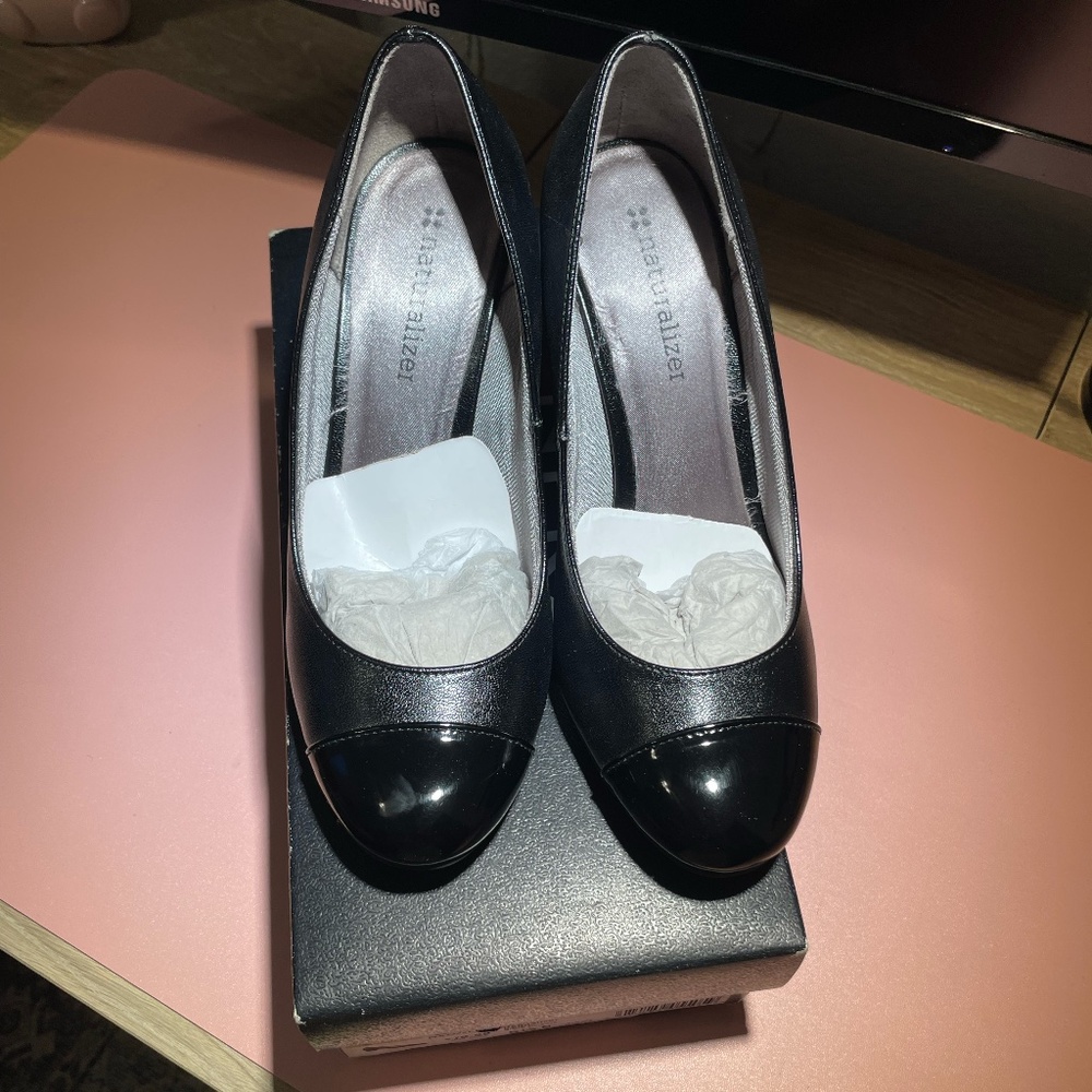 Women’s Naturalizer Naomi Classic Pumps in Black Smooth